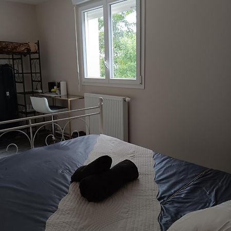 Chambre Privee Dans Une Maison Familiale Charmes  Bagian luar foto