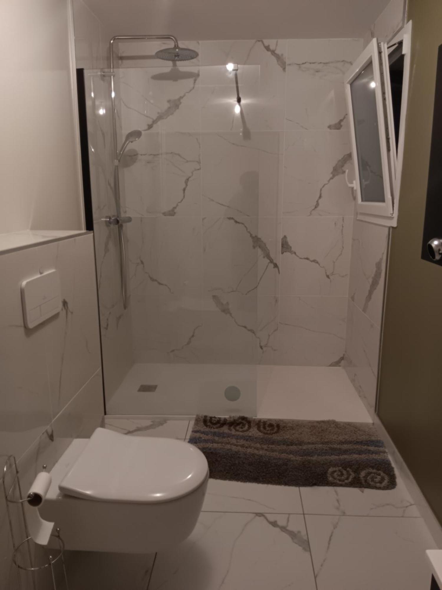 Chambre Privee Dans Une Maison Familiale Charmes  Bagian luar foto
