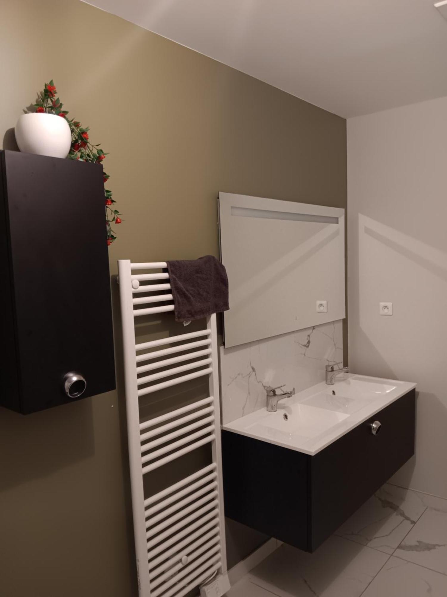 Chambre Privee Dans Une Maison Familiale Charmes  Bagian luar foto