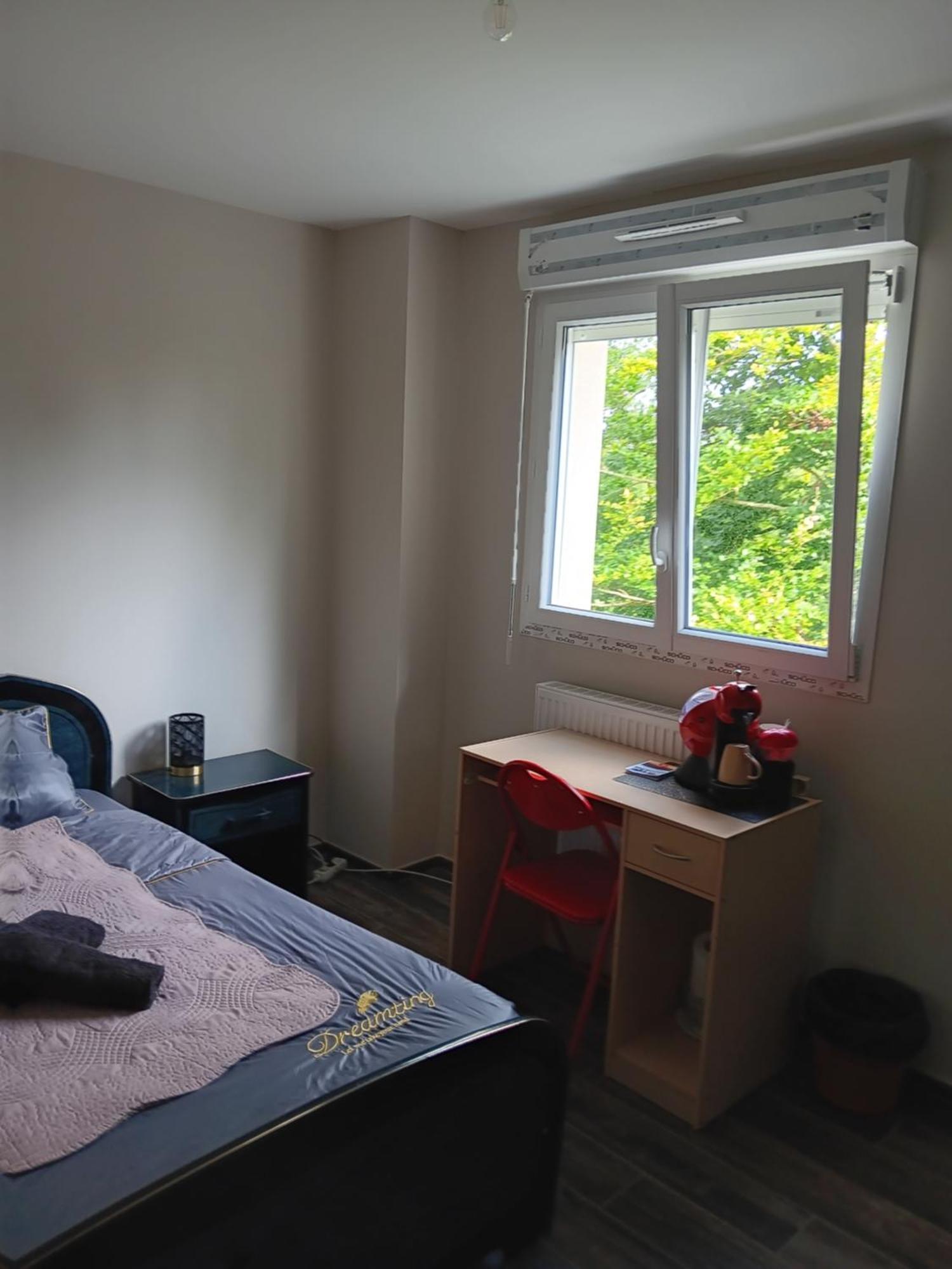 Chambre Privee Dans Une Maison Familiale Charmes  Bagian luar foto