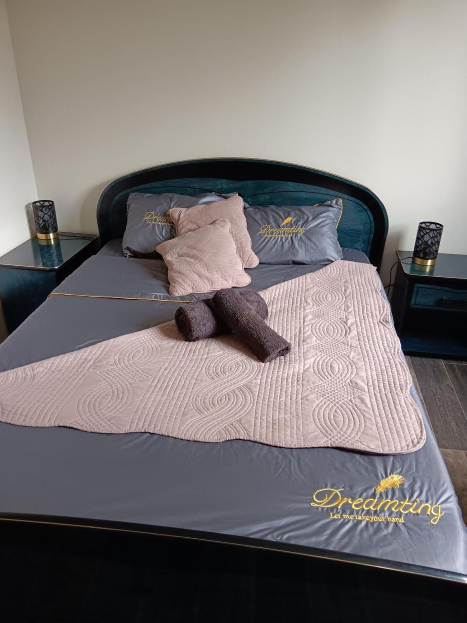 Chambre Privee Dans Une Maison Familiale Charmes  Bagian luar foto