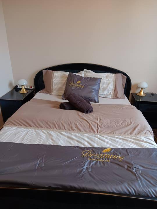 Chambre Privee Dans Une Maison Familiale Charmes  Bagian luar foto